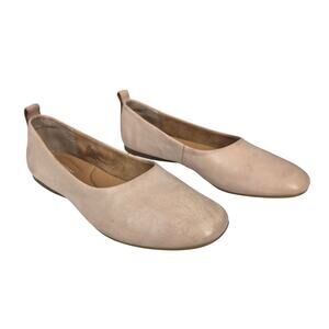BORN WOMEN'S BECA BEIGE LEATHER SLIP‑ON CASUAL FLATS – SIZE 7.5M – ROUND TOE